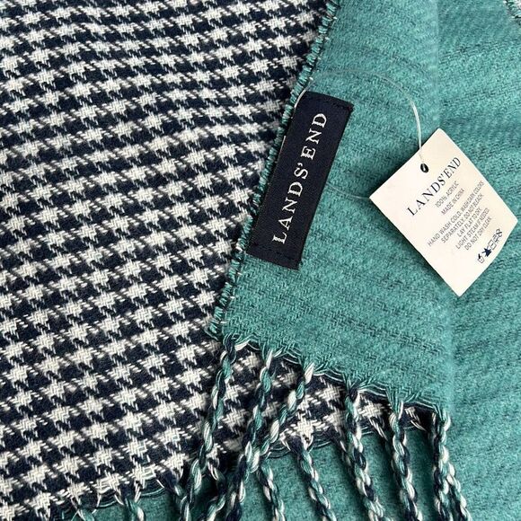 Lands’ End Reversible Scarf Acrylic NWT - Picture 2 of 5
